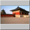 Beijing - Himmelstempelanlage, links die Halle des Ernteopfers, rechts eine Vorhalle