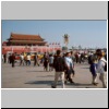 Beijing - Platz des Himmlischen Friedens, hinten das Tor des Himmlischen Friedens (Tiananmen)
