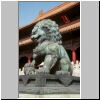Beijing - Kaiserpalast, rechter L&ouml;we vor dem Tor der H&ouml;chsten Harmonie