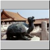 Beijing - Kaiserpalast, eine Schildkröre vor der Halle der Höchsten Harmonie (Taihedian)