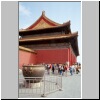 Beijing - Kaiserpalast, Halle der Erhaltung der Harmonie (Baohedian), vorne ein Gefäß für Löschwasser