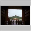 Beijing - Blick vom Tor des G&ouml;ttlichen Kriegers auf den Kohlenh&uuml;gel (Jingshan)
