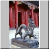 Beijing - Sommerpalast, ein Drache vor der Halle des Wohlwollens und des Langen Lebens (am Osttor)