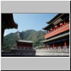 Die Grosse Mauer - Abschnitt bei Juyongguan, ein Tempel im Eingangsbereich, Blick nach Westen