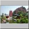 Guilin - eine Pagode und Yu-Berg (Yu Shan) im Yu-Shan-Park, rechts der Kaiser-Yu-Tempel