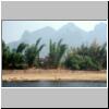 Karsth&uuml;gellandschaft am Li-Flu&szlig; zwischen Zhujiang und Yangshuo, Bambusb&uuml;sche am Ufer