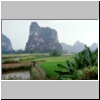 d&ouml;rfliche Landschaft bei Yangshuo -  Reisfelder, Bananenb&auml;ume und Karstberge