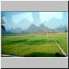 Reisfelder und Karstberge zwischen Yangshuo und Guilin (Blick vom Bus aus)