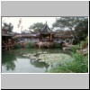 Suzhou - Pavillone und Wandelg&auml;nge am Teich im Garten des Meisters der Netze