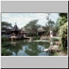Suzhou - Pavillone und Wandelgänge am Teich im Garten des Meisters der Netze
