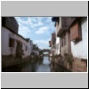 Suzhou - H&auml;user am einen der zahlreichen Kan&auml;le