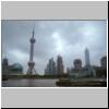 Shanghai - auf dem Huangpu-Fluß, der Fernsehturm und andere Gebäude in Pudong