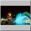 Shanghai - ein erleuchtetes Wasserspringbrunnen nachts am Bund