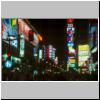 Shanghai - nachts auf Nanjing Lu (Nanjing Stra&szlig;e), bunte Neonwerbung