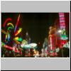 Shanghai - nachts auf Nanjing Lu (Nanjing Stra&szlig;e), bunte Neonwerbung
