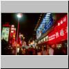 Shanghai - nachts auf Nanjing Lu (Nanjing Stra&szlig;e), bunte Neonwerbung