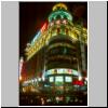 Shanghai - nachts auf Nanjing Lu (Nanjing Stra&szlig;e), bunte Neonwerbung