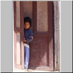 ein Mädchen im Dorf Peguche