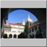 Innenhof der Basilika in Banos