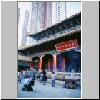 Kowloon - Haupttempel der Wong Tai Sin Anlage, betende Gläubige