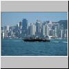 Star Ferry vor der Skyline der Hong Kong Island