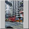 Hong Kong Island -  die Tram (Yee Wo Street im Stadtteil Causeway Bay)