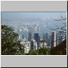 Hong Kong Island -  Blick von Victoria Peak auf die Skyline von Hongkong. Im Hintergrund die Halbinsel Kowloon und New Territories