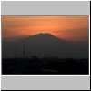 Surakarta - Sonnenuntergang vom Hotel aus, Vulkan Merbabu (3.142 m)