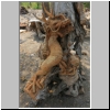 Teakholzplantagen - aus einer Teakholz-Wurzel geschnitzte Skulptur