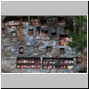 Lemo - Tao-Tao-Figuren an einem Felsen mit Toraja-Gr&auml;bern, Tana Toraja, Sulawesi