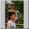 eine hinduistische Prozession bei Tirta Gangga, Bali