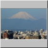 Blick aus dem Hotelfenster auf die Skyline von Tokio und den Fuji-san im Hintergrund