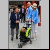 keine Seltenheit - ein Kinderwagen f&uuml;r Hunde, hier auf der Stra&szlig;e Nakamise-dori in Asakus, Tokio