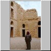 Wüstenschlösser - Innenhof von Qasr Kharana, Wächter