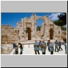 Jerash - eine Schülerinnengruppe vor dem Südtor