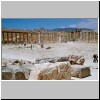 Jerash - Forum, dahinter Beginn der Kolonnadenstraße (Hauptstraße), in der Mitte hinten - Artemis-Tempel