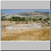 Jerash - Blick in südliche Richtung auf das ovale Forum, rechts das Südtor
