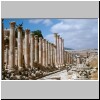 Jerash - die Cardo und das Nord-Tetrapylon (hinten rechts)