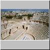 Jerash -  das Nordtheater, hinten das Nord-Tetrapylon und links davon die nördliche Kolonnadenstraße