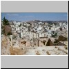 Jerash - Blick vom Artemistempel aus in östlicher Richtung auf Propyläen