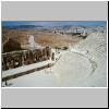 Jerash - das S&uuml;dtheater, im Hintergrund die antike Gerasa mit der Cardo (rechts), Artemistempel (hohe S&auml;ulen hinten)