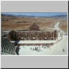 Jerash - das S&uuml;dtheater, hinten rechts der Artemistempel