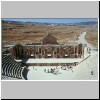 Jerash - das Südtheater, hinten rechts der Artemistempel