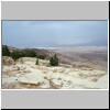 Blick vom Berg Nebo auf Israel (verschleiert), den nördlichen Teil des Toten Meeres und das Jordantal
