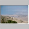 Blick vom Berg Nebo auf Israel (verschleiert), den nördlichen Teil des Toten Meeres und das Jordantal