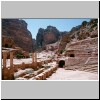 Petra - im Amphitheater, hinten der Weg Richtung Al-Khazneh
