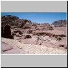 Petra - Blick von den K&ouml;nigsgr&auml;bern auf den Jebel Madhbah mit dem Theater (links) und die Umgebung