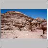 Petra - Fassade von Al Deir und die umgebenden Berge