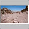 Petra - Fassade von Al Deir und die umgebenden Berge