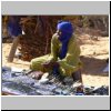 Erg Ubari - ein Tuareg mit Souvenirs am Mandara See